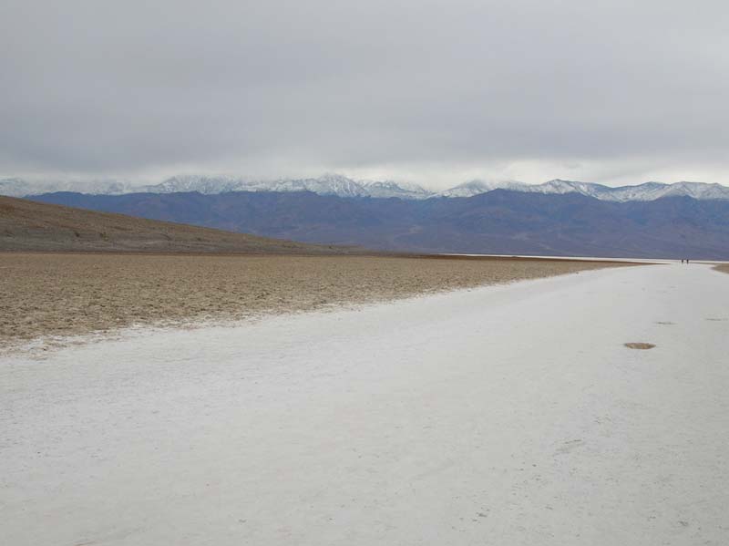 39-Panamint_Mountains_from_Badwater