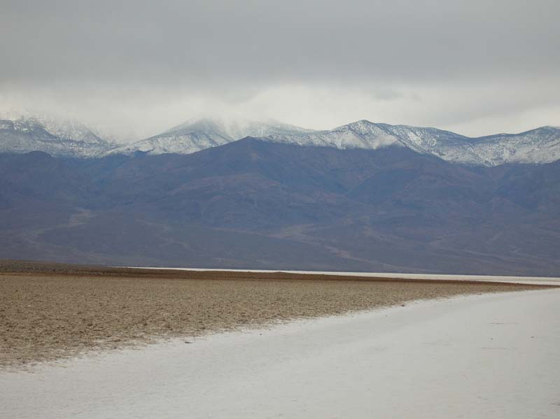 42-Panamint_Mountains_from_Badwater