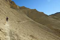 17-hiking-solid_trail_even_though_it_looks_like_you_can_roll_off