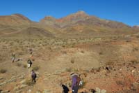 02-well_defined_trail_to_follow-Corkscrew_Peak_and_Little_Corkscrew_are_quite_prominent