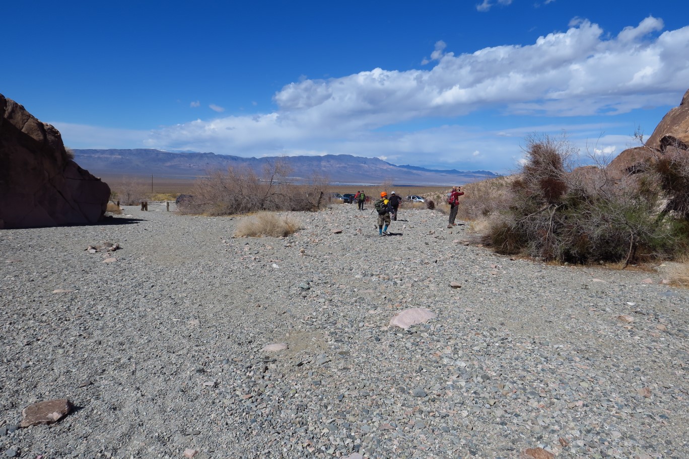 67-approaching_trailhead_and_parking_lot