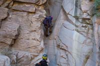 40-Luba_rappelling