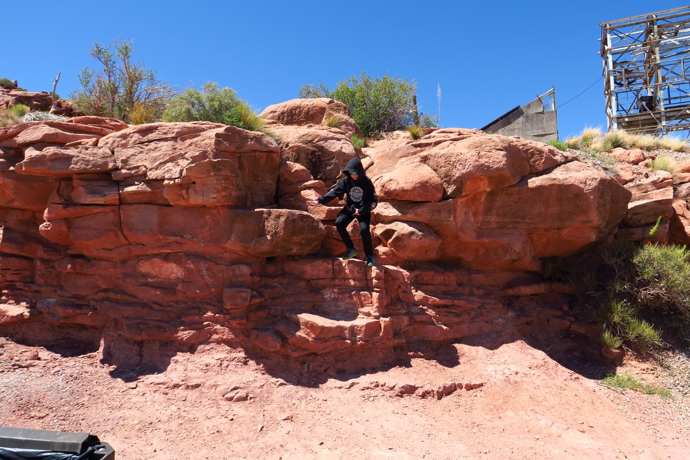 17-Kenny_scrambling_on_rocks-he's_happy