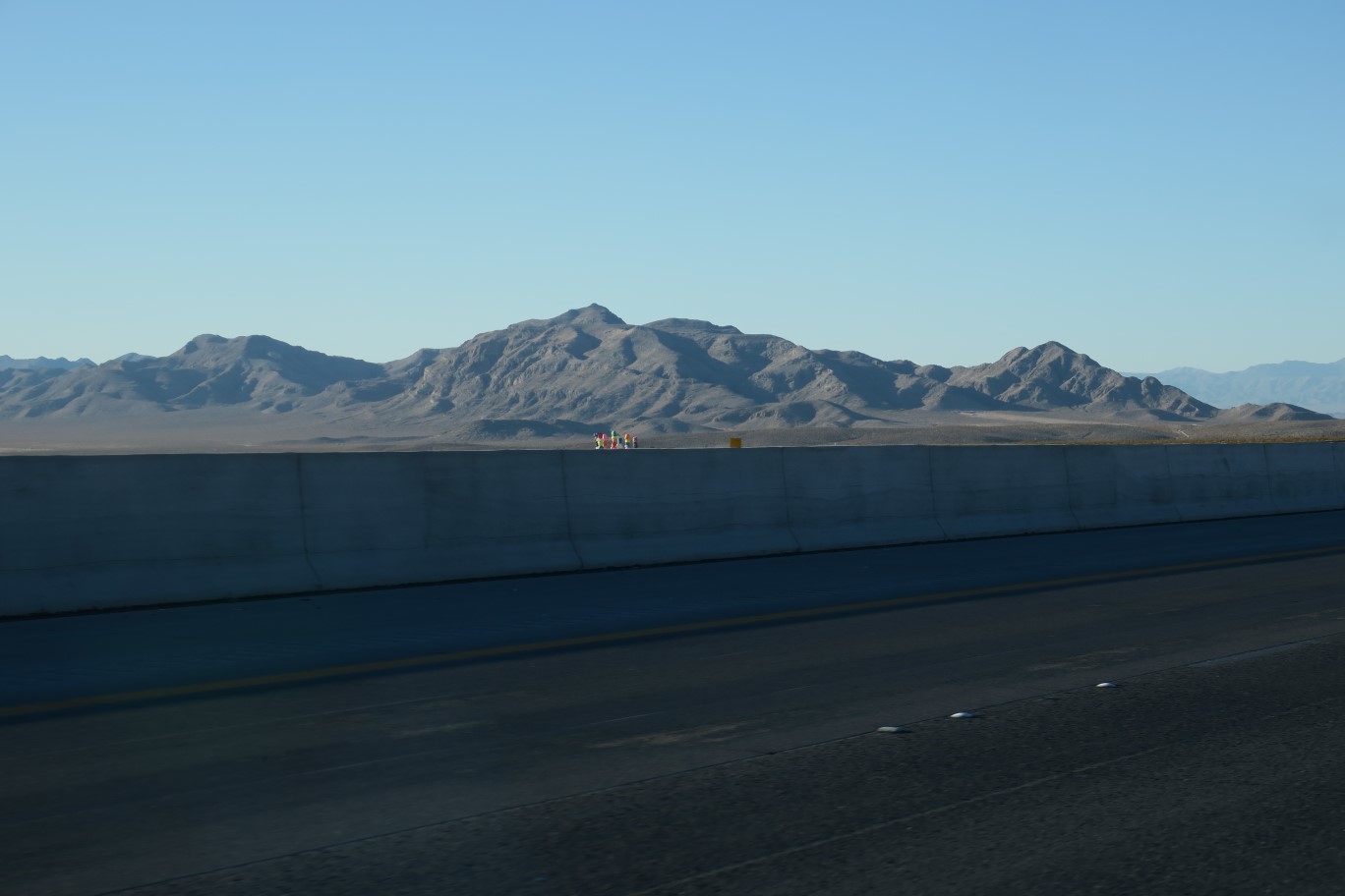 01-Seven_Magic_Mountains_along_the_way