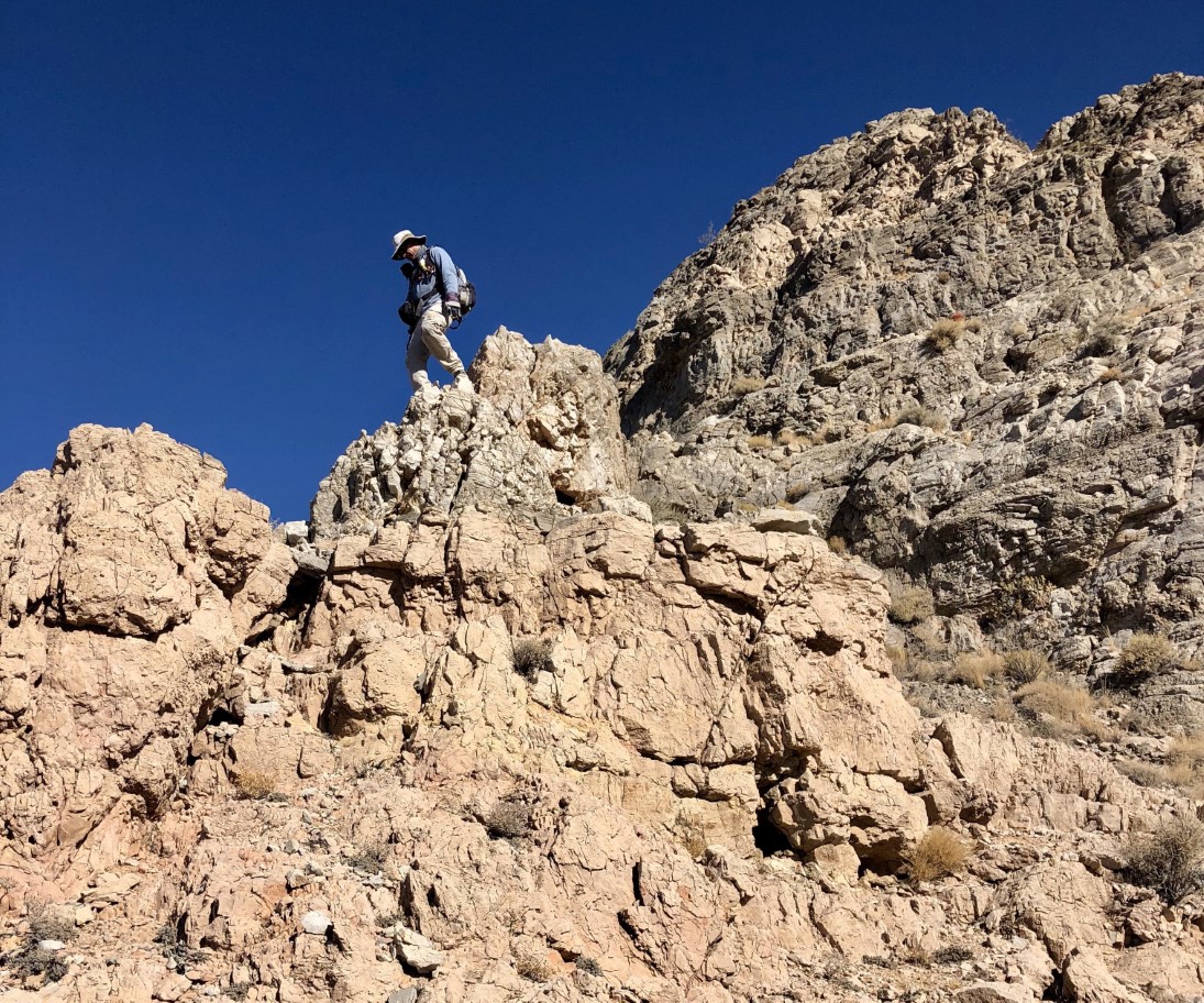 39-me_scrambling_down-from_Laszlo