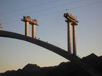 18-zoom_of_the_workers_on_the_arch