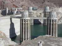 02-zoom_of_intake_towers_and_low_Lake_Mead-note_gray_bathtub_ring_of_quagga_and_zebra_mussels