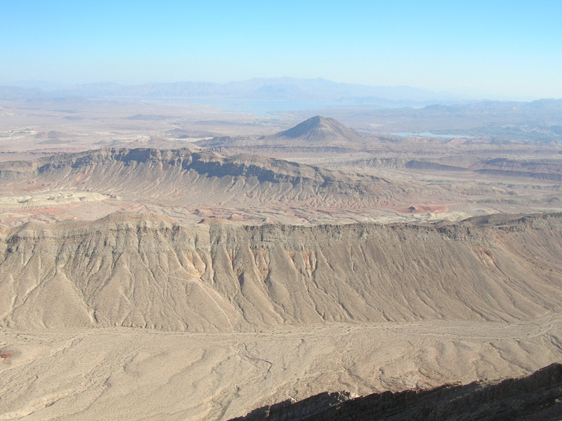 28-Lava_Butte_and_Lake_Mead_from_peak