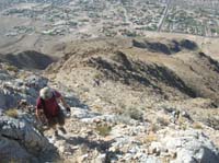 16-group_is_scattered_along_the_mountain