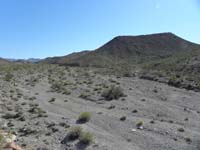 066-view_looking_up_wash-Hwy_93_over_1_mile_up_wash-beyond_mountain_is_where_I'll_take_Kenny_soon