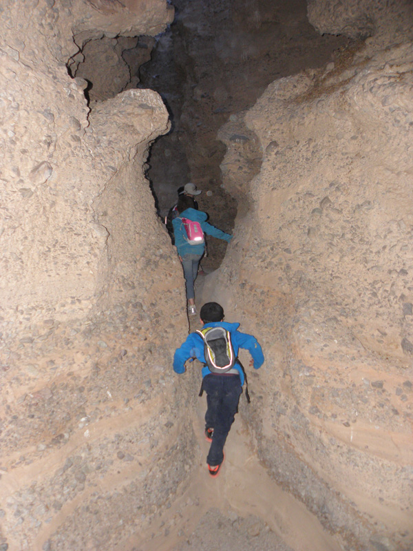 16-kids_had_lots_of_fun_climbing_rocks