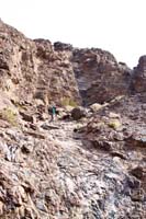 46-me_scrambling_around_east_side_of_canyon_looking_for_a_good_way_down-from_Kay