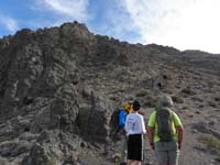 23-Joel,Toby,Minas_discussing_way_up-best_to_stay_more_to_left_of_scree