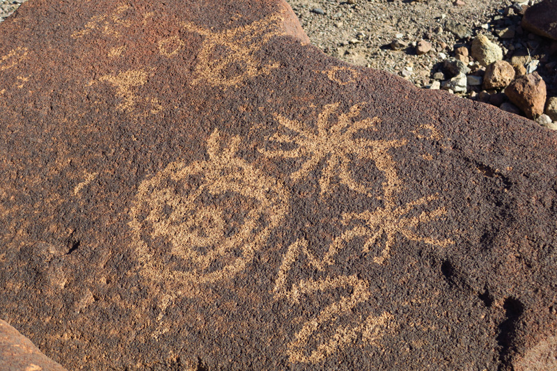 44-petroglyphs-closer_view_of_set_to_right