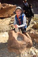 48-Kenny_found_the_mano_and_metate