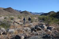 04-looking_back-hiking_down_the_wash