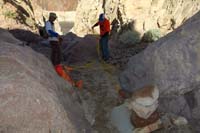 14-Ed_setting_up_a_rock_anchor_for_handline_to_descend