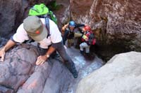 30-Laszlo_carefully_scrambling_down