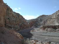 04-scenic_view_along_wash_leading_to_the_narrows