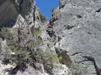 26-class_4_scrambling_up_break_in_cliff-Courtney_stemming_up