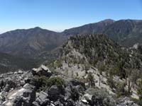 19-scenic_view_from_Cockscomb_Peak-looking_S-Cockscomb_Ridge-Griffith_Peak_in_distance