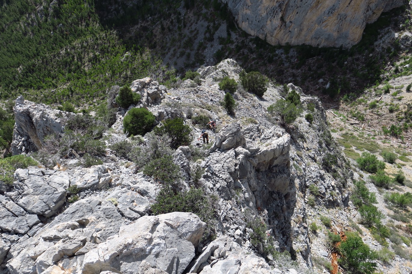 14-looking_down_at_ascent_route_along_ridge