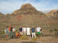 03-group_picture_at_trailhead