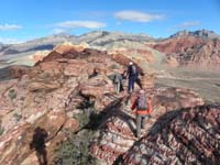 08-group_hiking_along_ridge_with_verY-pretty_colorful_views-very_clear_and_crisp_with_some_winds