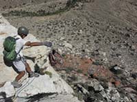 31-Richard_setting_up_throwing_the_bag_with_the_rope