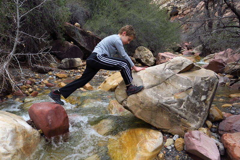 19-Kenny_bouldering