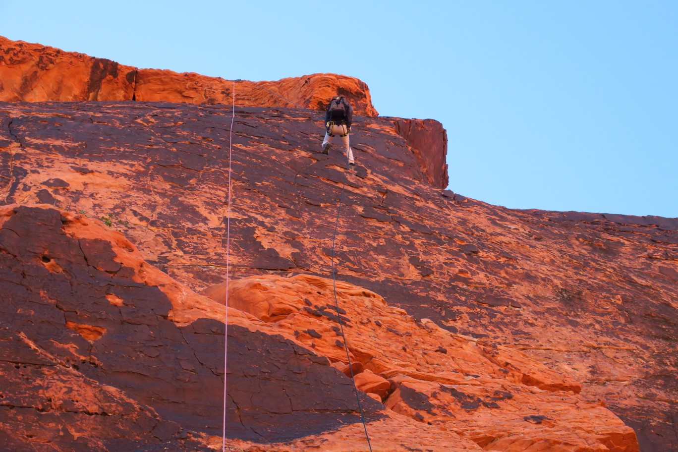 48-Mark_rappelling