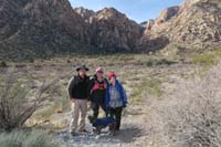 01-family_at_trailhead