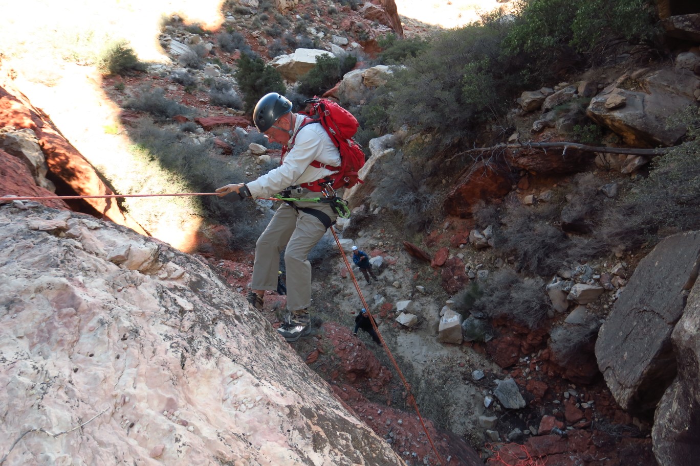 64-Ted_rappelling