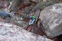 67-Laszlo_rappelling
