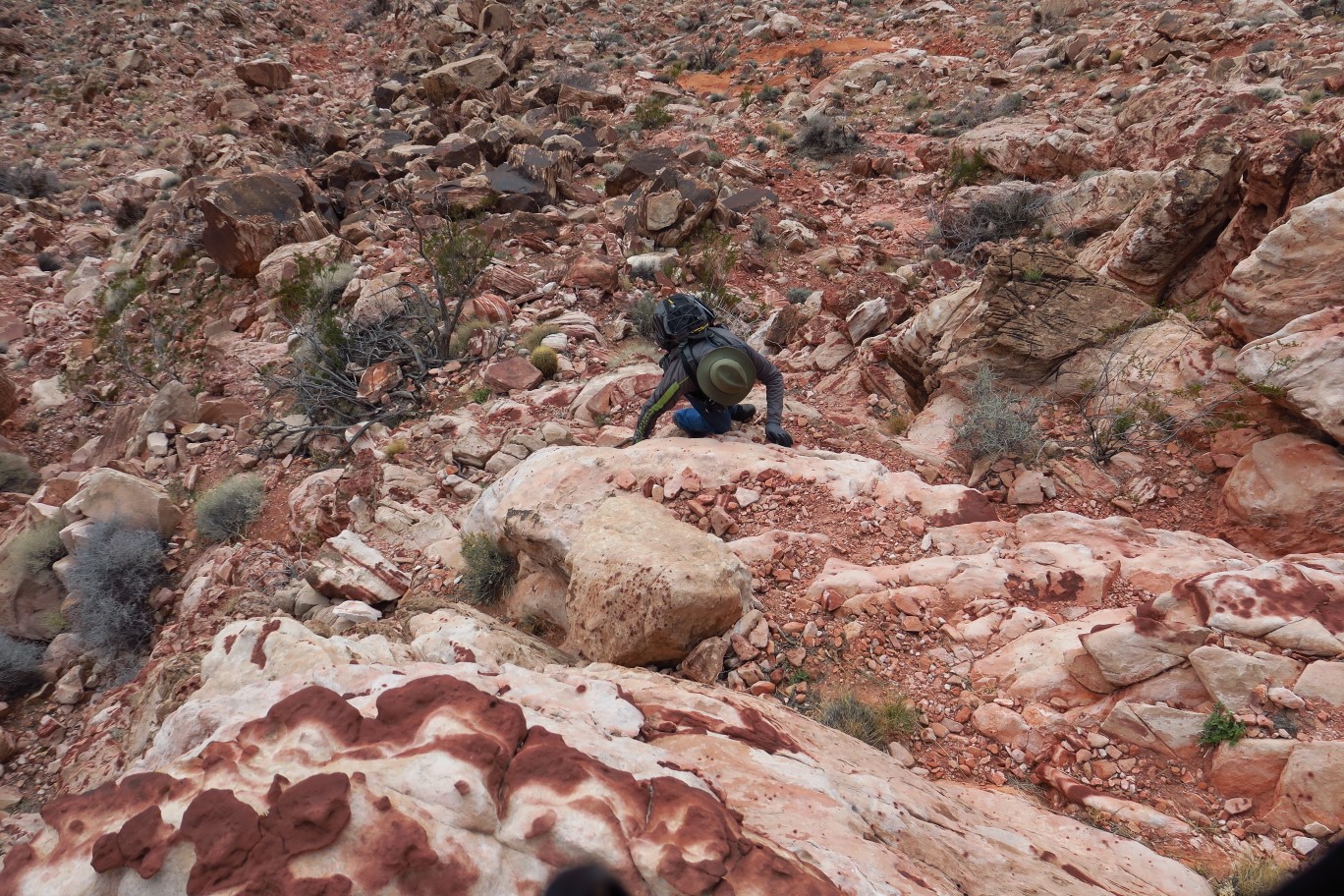 03-looking_back_to_John_starting_the_scrambling