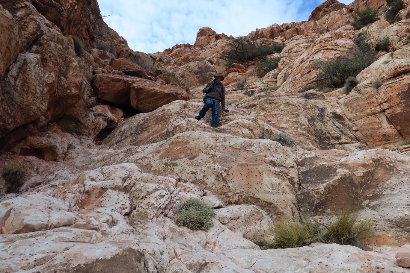 19-John_scrambling_down