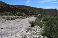 28-trail_continues_to_right_along_cliff_on_other_side_of_wash_even_though_cairns_to_left
