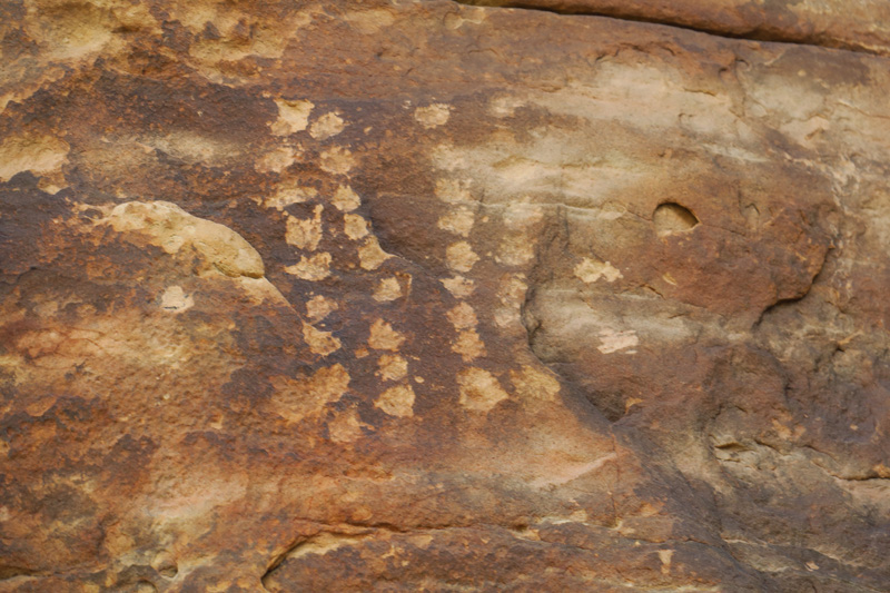 73-lots_of_petroglyphs