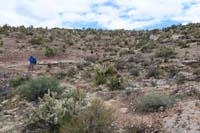 40-looking_back_to_Glenn_on_the_trail
