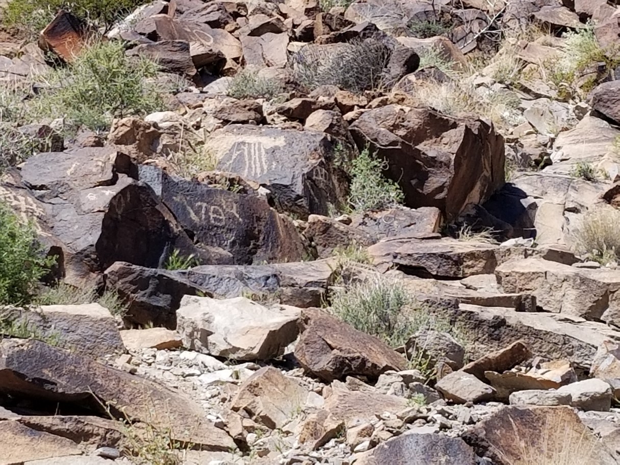 020-petroglyphs