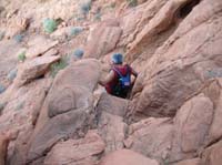 25-Peppe_downclimbing