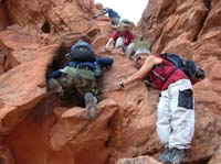 32-Peppe_helping_others_down