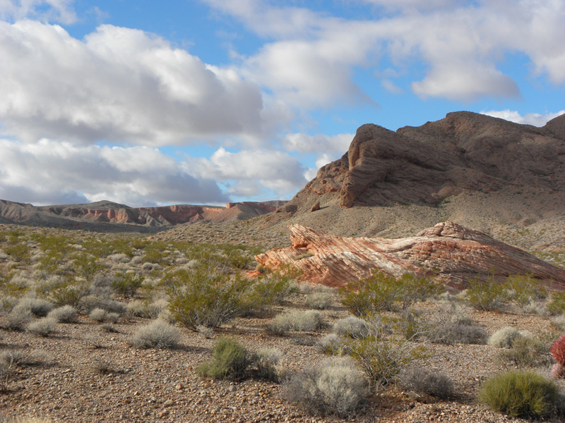 04-pretty_scenery-Pinnacles_around_to_right