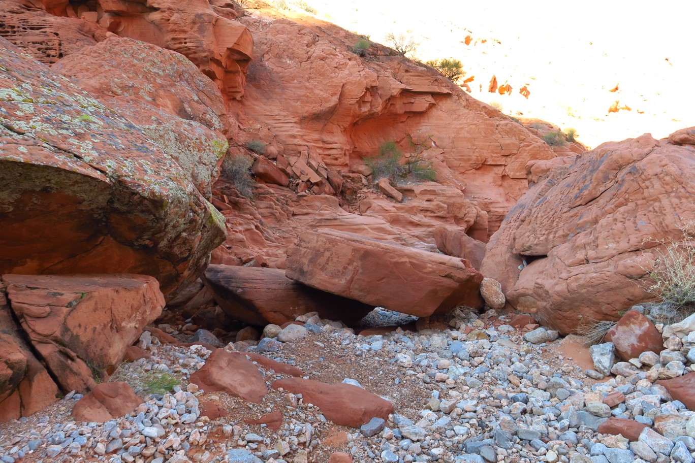 28-pretty_rock_formations_along_wash