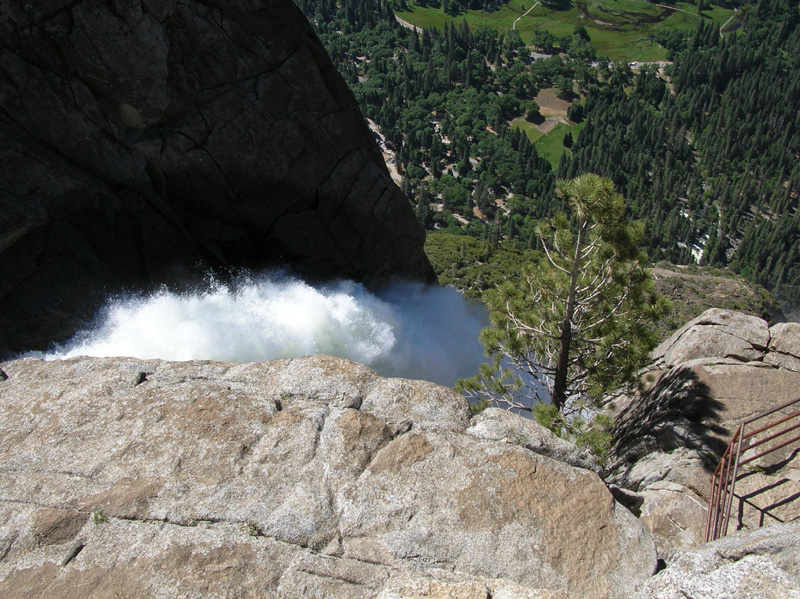 21-top_of_Yosemite_Fall