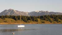 02-sunrise_view_of_Jackson_Lake_and_mountains