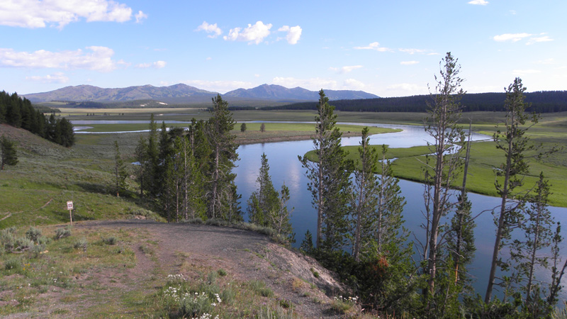 34-pretty_scenery_along_Yellowstone_River