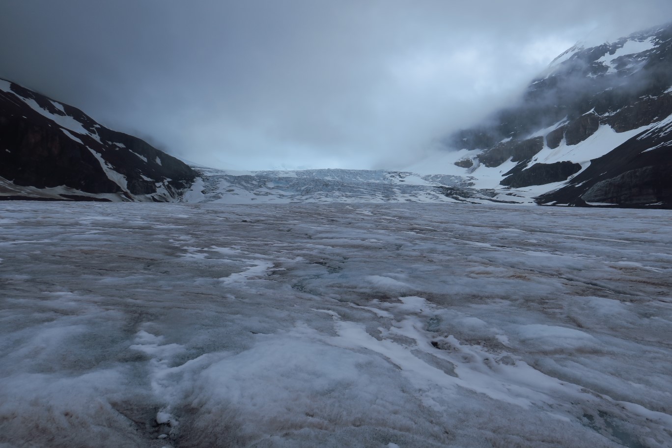 054-continuing_up_the_glacier_to_the_ice_falls